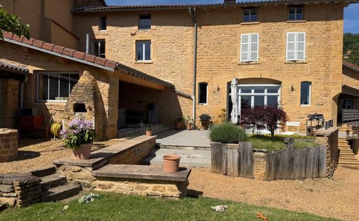Maison à Ville-sur-Jarnioux, Auvergne-Rhône-Alpes, France 1