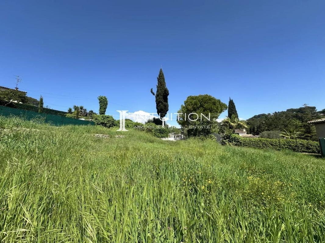 Terreno en Mougins, Provenza-Alpes-Costa Azul, Francia 1 - 18886615