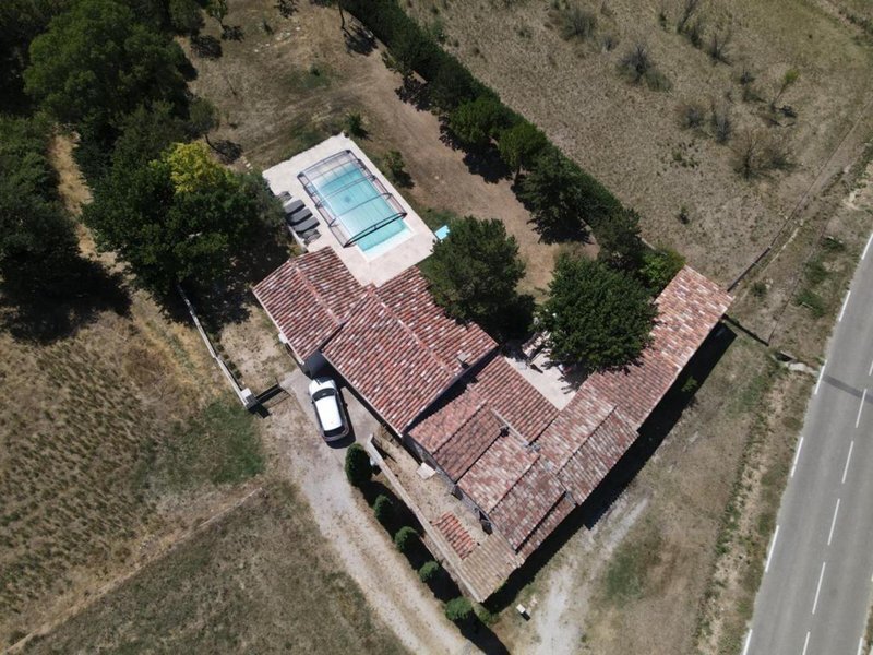 House in Crillon-le-Brave, Provence-Alpes-Côte d'Azur, France 1 - 18880670