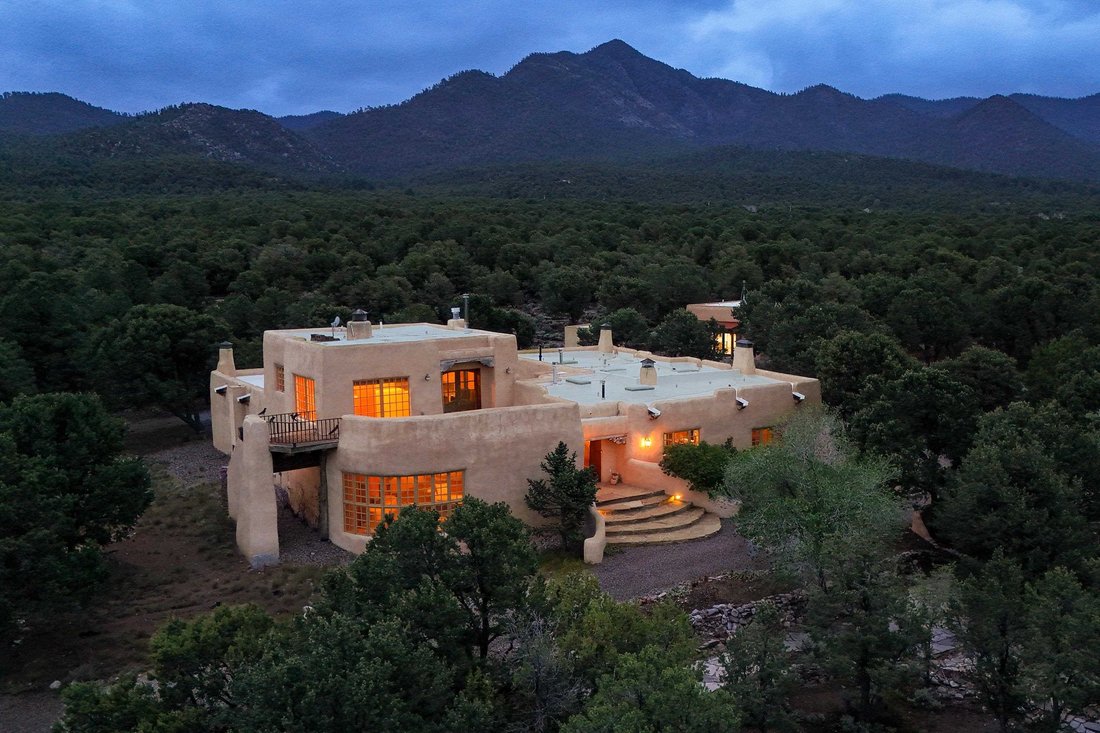 House in Ranchos de Taos, New Mexico, United States 3 - 18888581