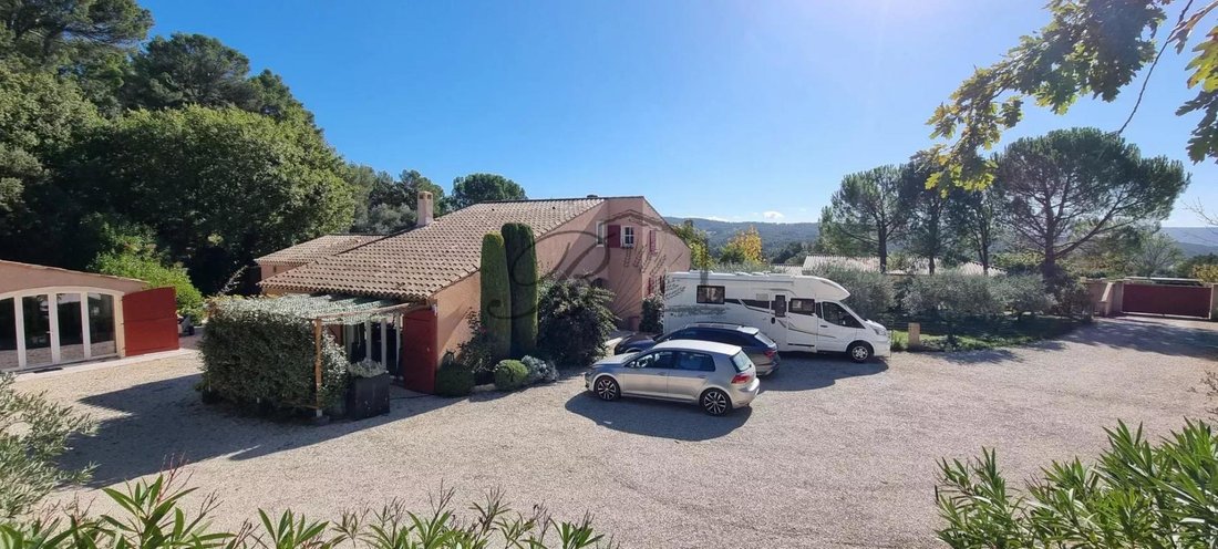 Villa en La Bastidonne, Provenza-Alpes-Costa Azul, Francia 1 - 18882959