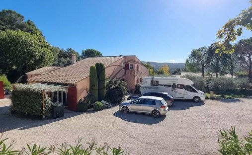 Villa in La Bastidonne, Provence-Alpes-Côte d'Azur, Frankreich 1