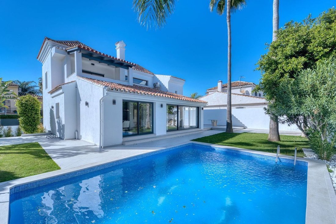 Villa à Puerto Banús, Marbella, Espagne 1 - 18889623