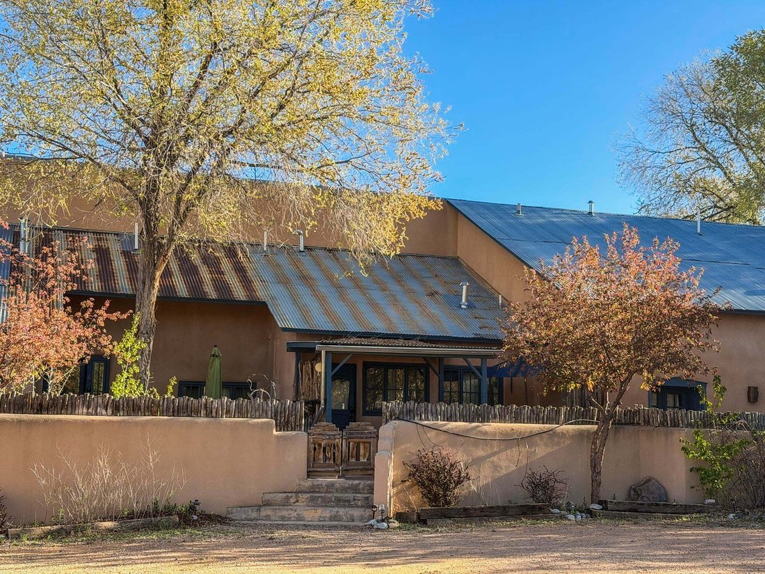 Taos, New Mexico, United States 1 - 18888382