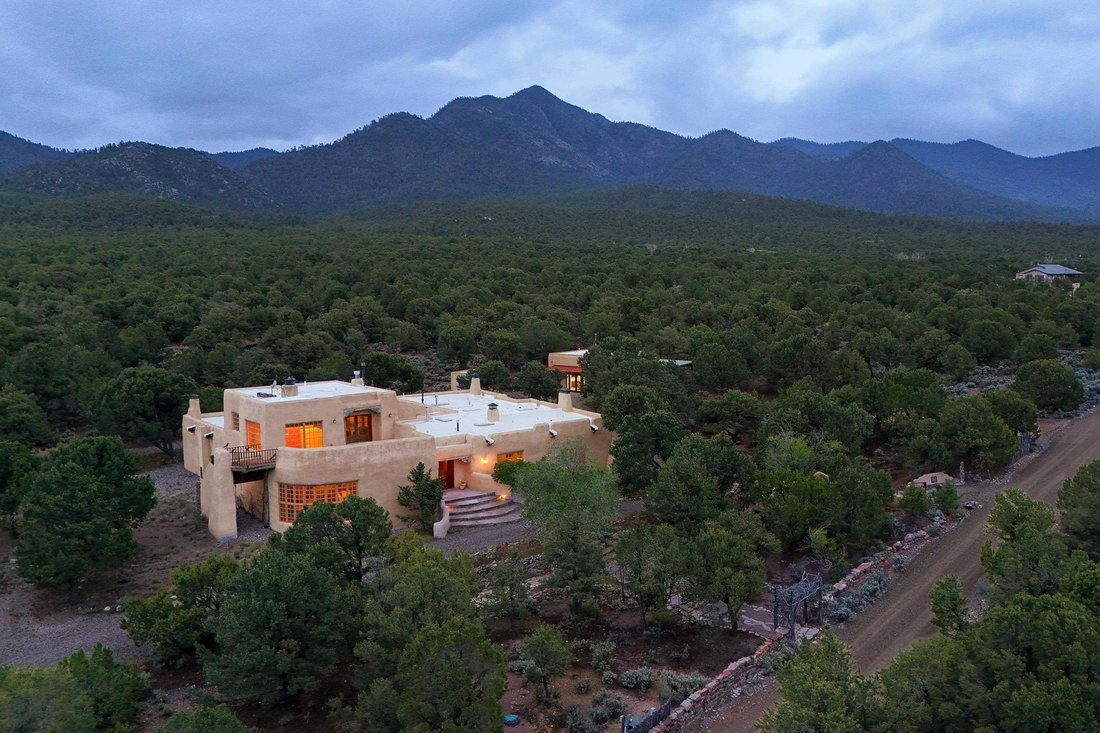 House in Ranchos de Taos, New Mexico, United States 5 - 18888581