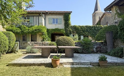 Haus in Bazian, Okzitanien, Frankreich 1