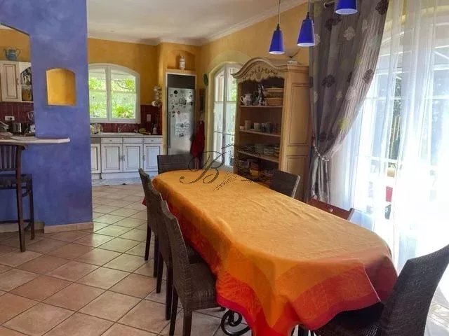 Casa en La Bastidonne, Provenza-Alpes-Costa Azul, Francia 5 - 18882645