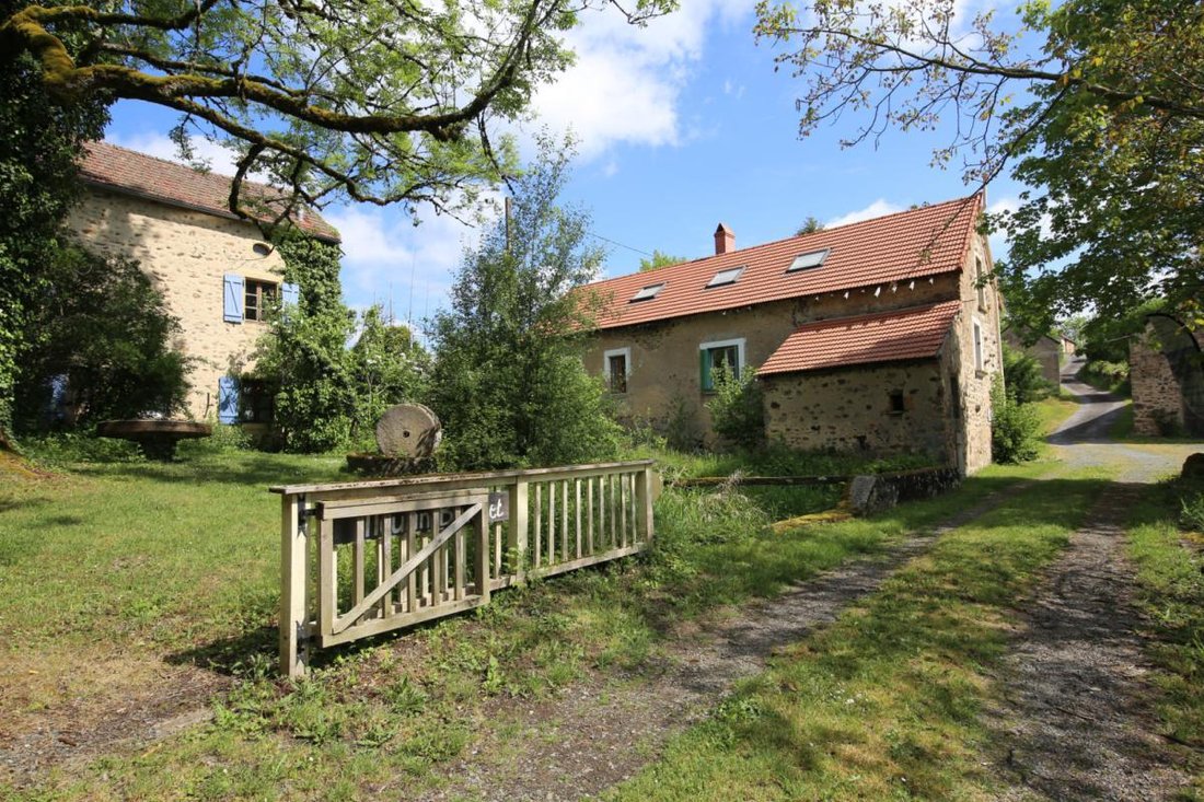 Haus in Luzy, Bourgogne-Franche-Comté, Frankreich 1 - 18882695