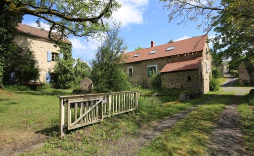 Haus in Luzy, Bourgogne-Franche-Comté, Frankreich 1