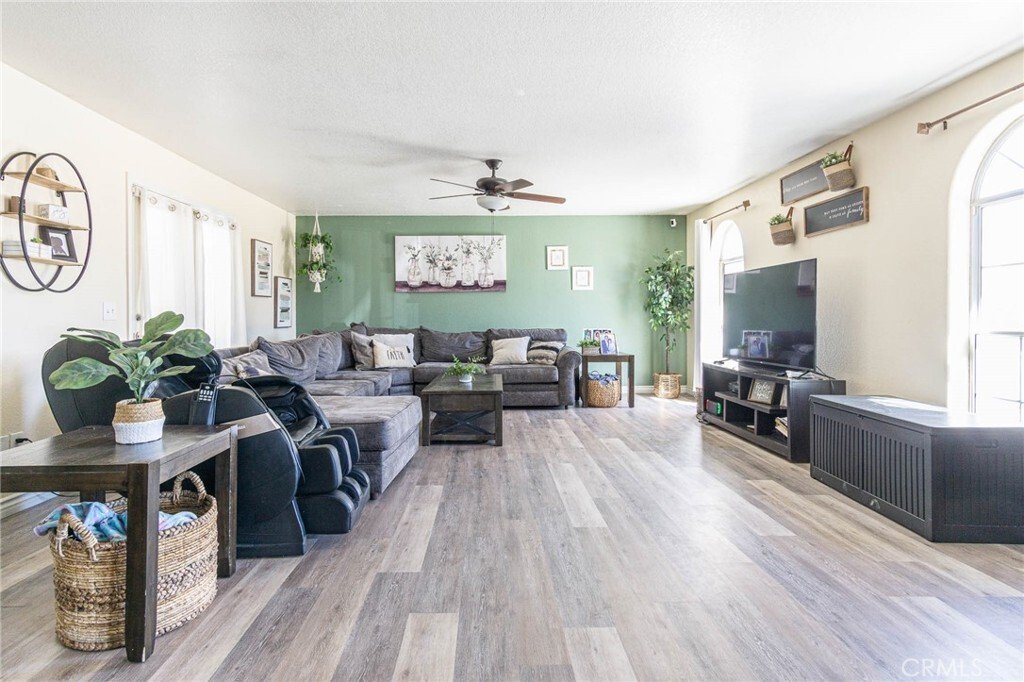 House in Oak Hills, California, United States 5 - 18887498