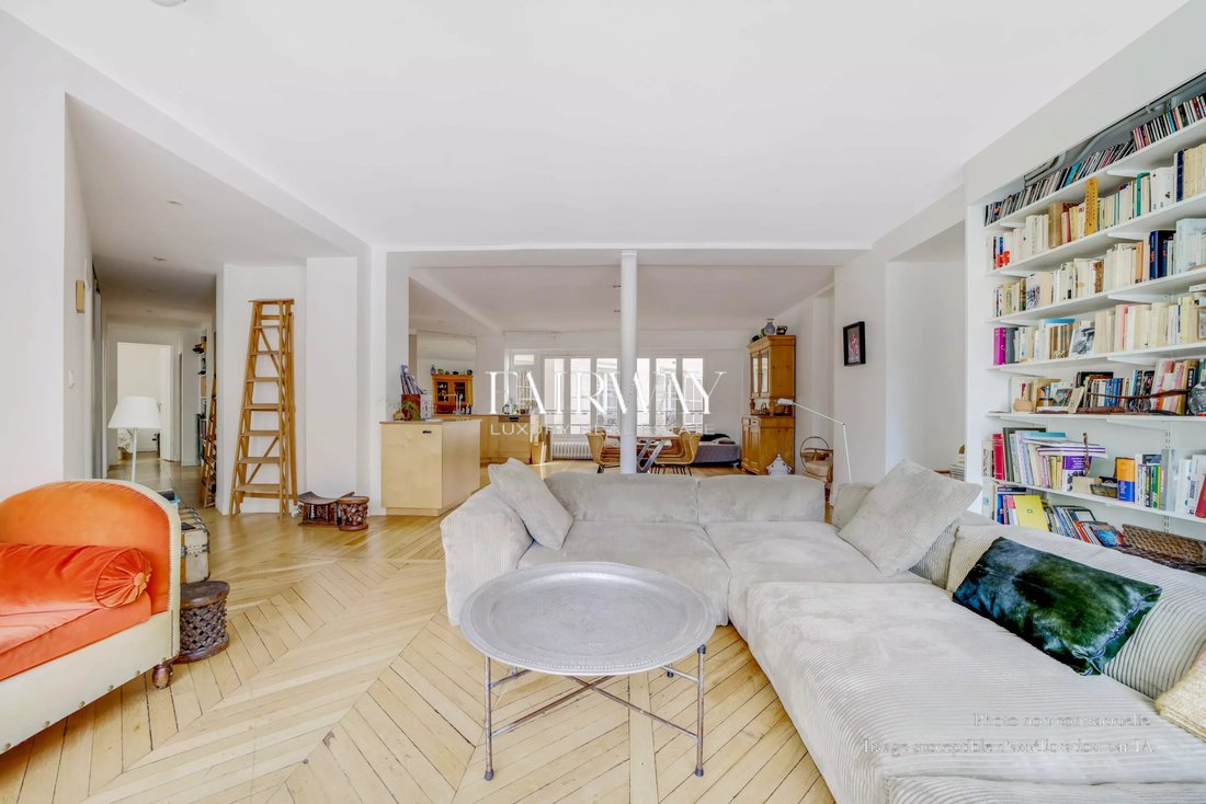 Apartment in Saint Vincent de Paul-Lariboisière, Paris 10e Arrondissement, Paris 4 - 18879112
