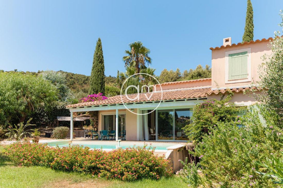 Villa à Hyères, Provence-Alpes-Côte d'Azur, France 2 - 18885922