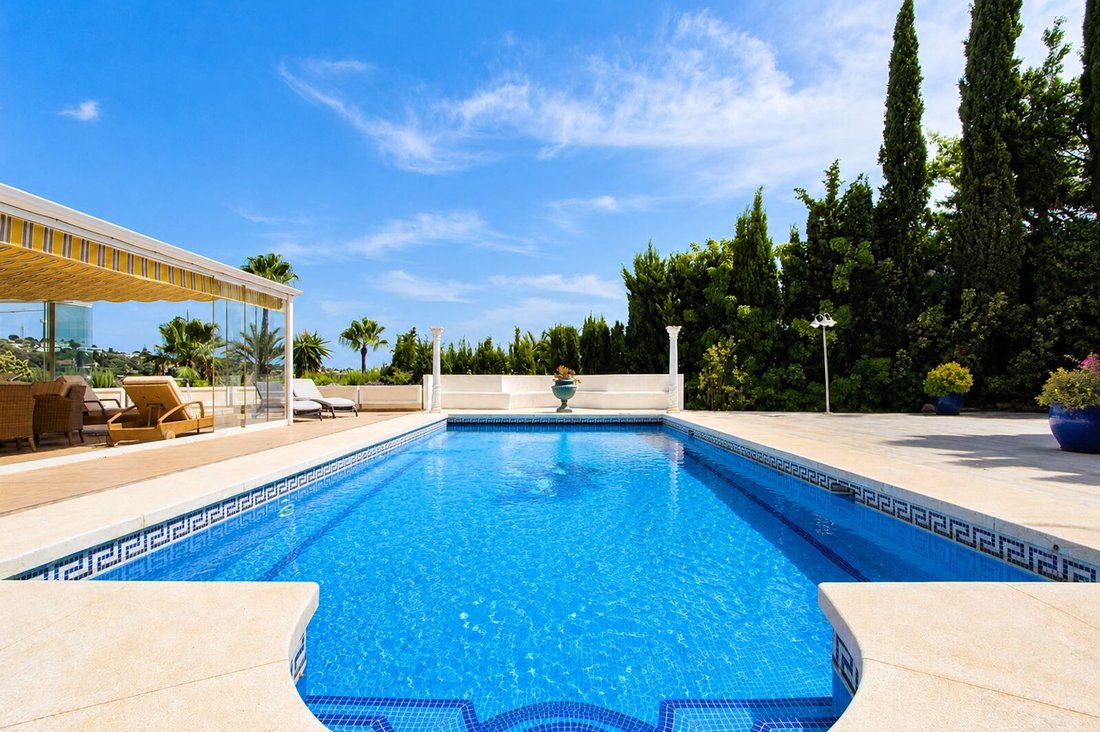 Villa en Elviria-Cabopino, Marbella, España 2 - 18891369