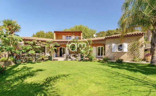Villa in Centre Ville, Carqueiranne, France 1