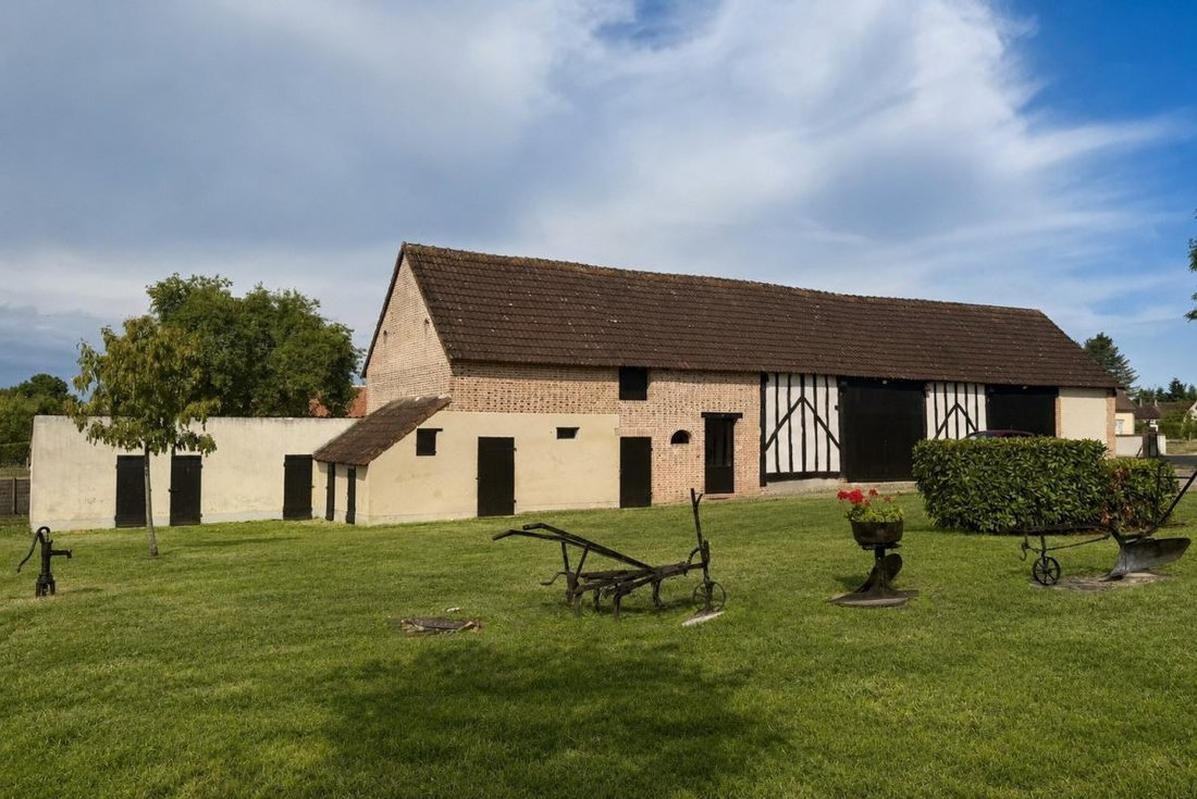 Casa di campagna a Chaumont-sur-Tharonne, Centro-Val della Loira, Francia 2 - 18884211