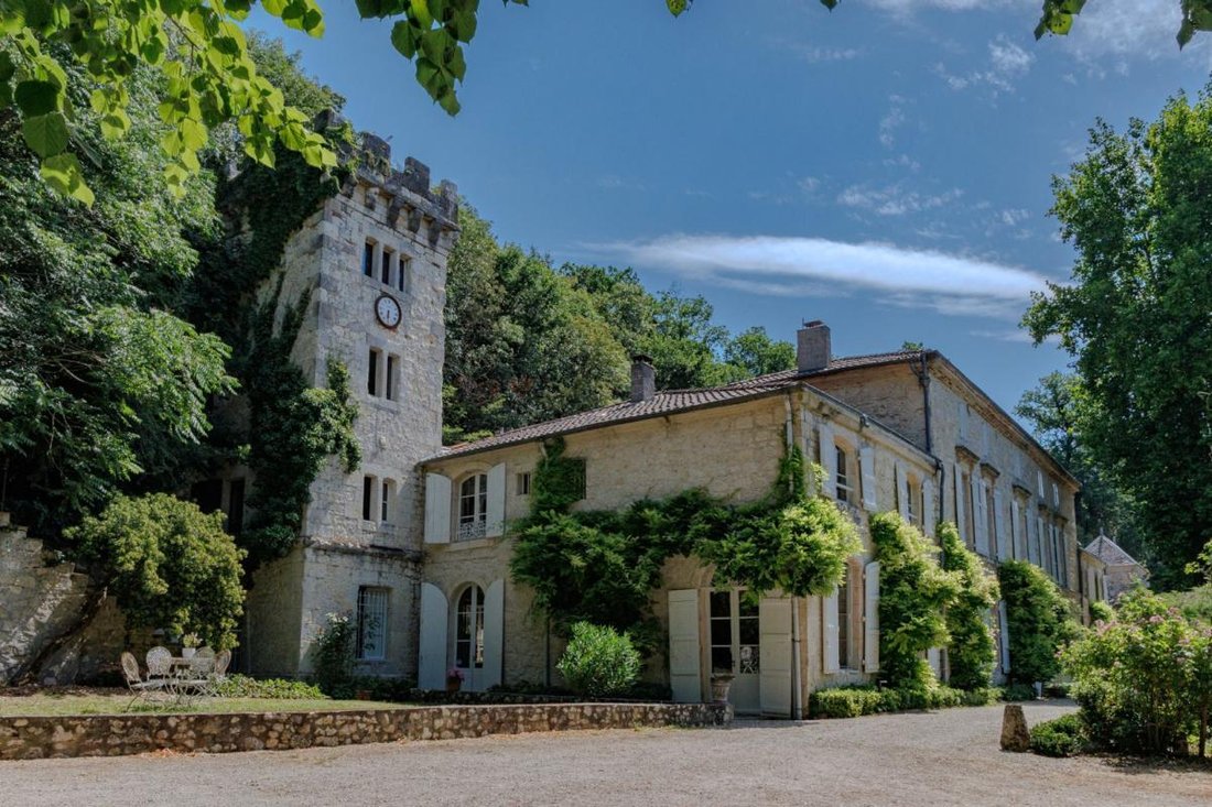 Schloss in École Paul Bert-Lycée Bernard Palissy, Agen, Frankreich 1 - 18882303