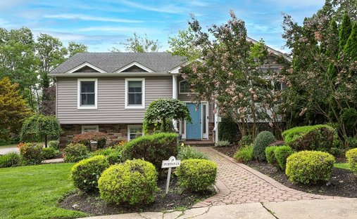 House in West Babylon, New York, United States 1