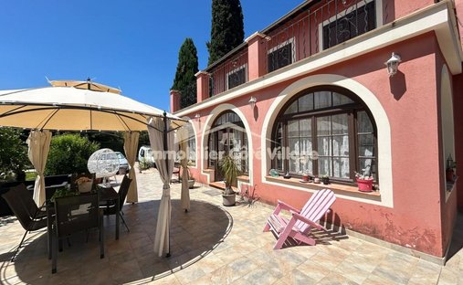 Villa à Le Rostit, La Trinité, France 1