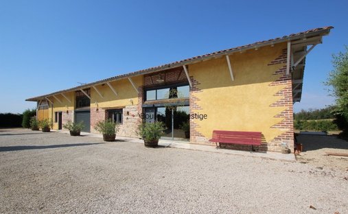 House in Centre Ville, Tournus, France 1