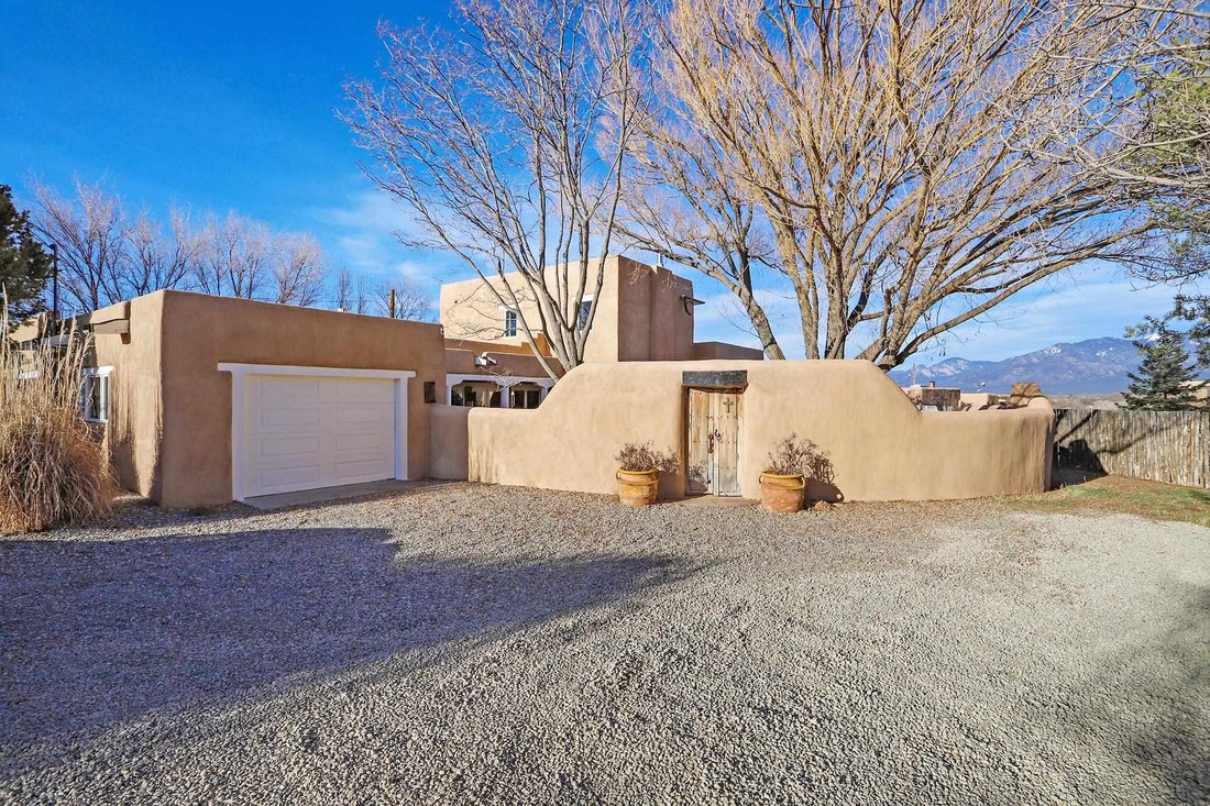 House in Ranchos de Taos, New Mexico, United States 1 - 18888209
