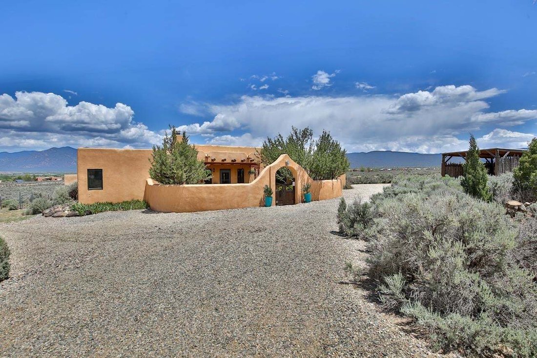House in Ranchos de Taos, New Mexico, United States 1 - 18888400