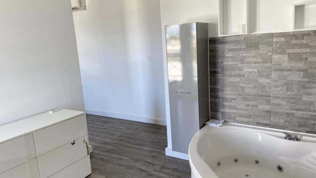 Appartement à France 3 - 18885125