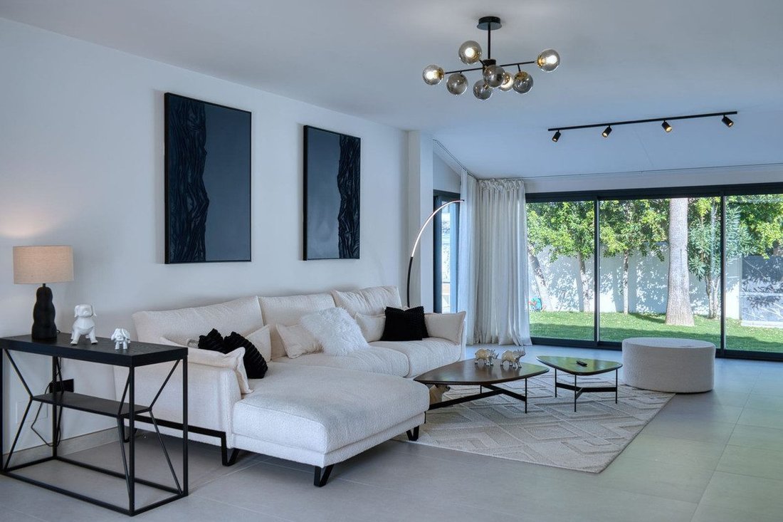 Villa à Puerto Banús, Marbella, Espagne 2 - 18889623