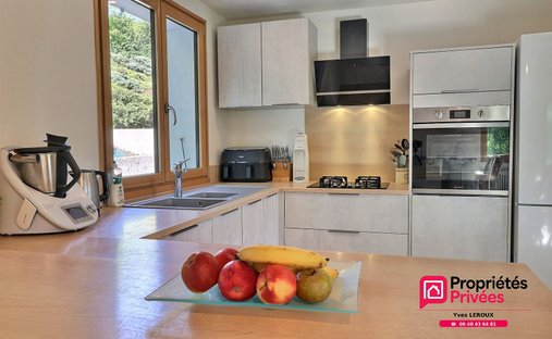 Villa in Contamine-Sarzin, Auvergne-Rhône-Alpes, France 1
