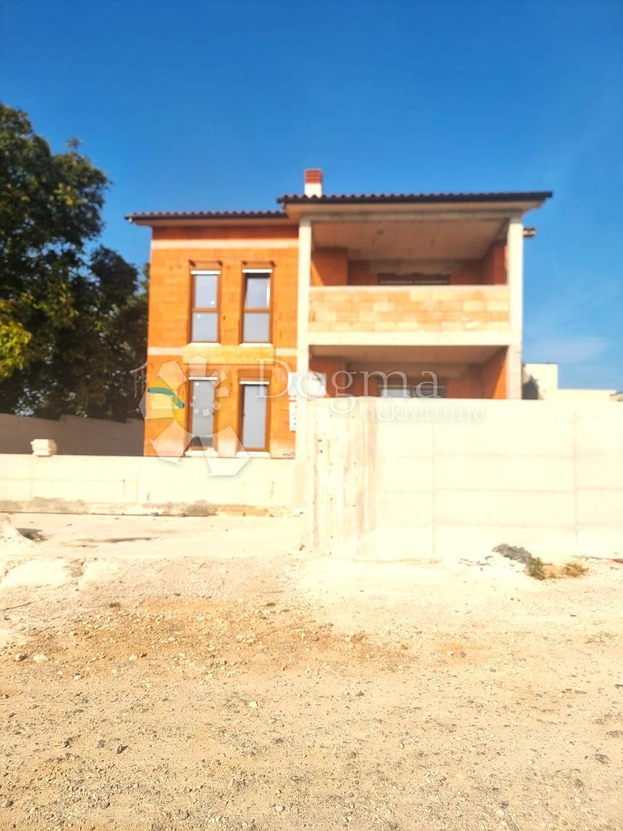 House in Mjesni odbor Busoler, Grad Pula, Istria County 1 - 18892062