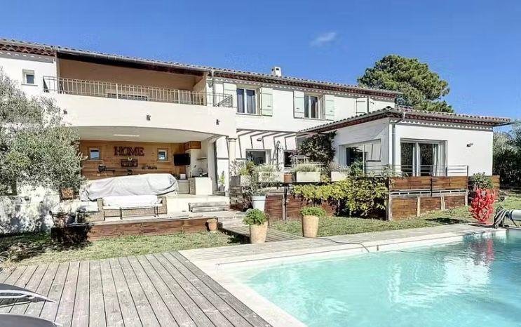 Casa en La Garde-Freinet, Provenza-Alpes-Costa Azul, Francia 1 - 18885718