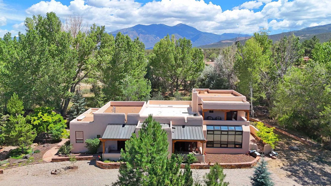 House in Taos, New Mexico, United States 2 - 18888473