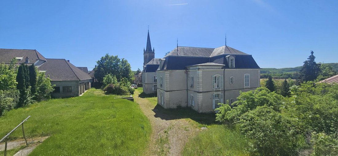 Castle in Aisey-et-Richecourt, Bourgogne – Franche-Comté, France 1 - 18880782