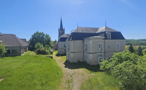 Castle in Aisey-et-Richecourt, Bourgogne – Franche-Comté, France 1