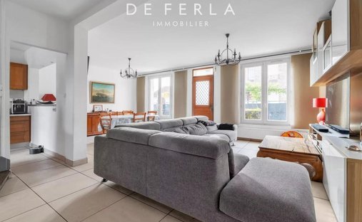 House in Neuilly-sur-Marne, Ile-de-France, France 1