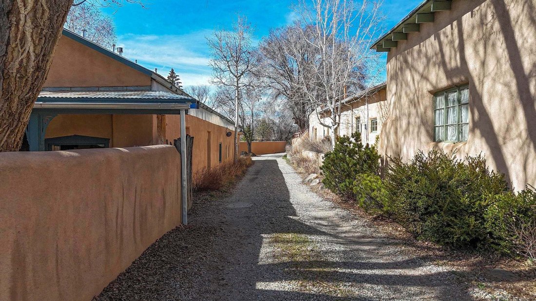 Taos, New Mexico, United States 3 - 18888382