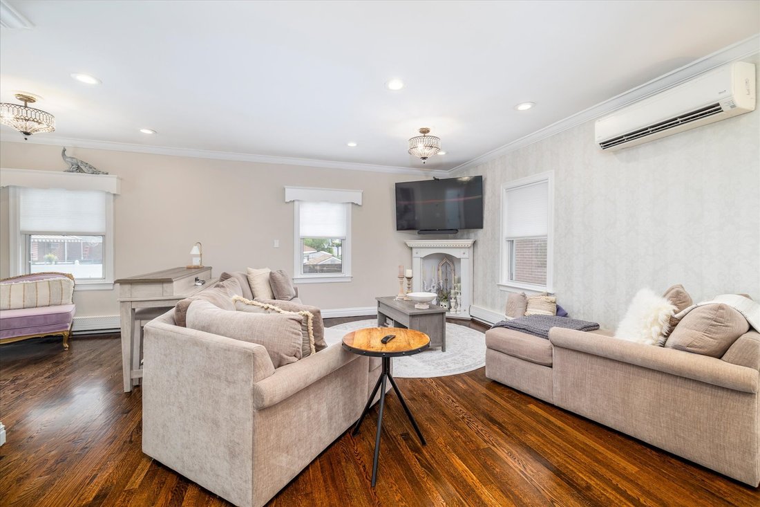 House in New York, New York, United States 4 - 18880397