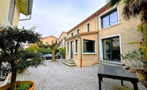 House in Beaumont-les-Valence, Auvergne-Rhône-Alpes, France 1