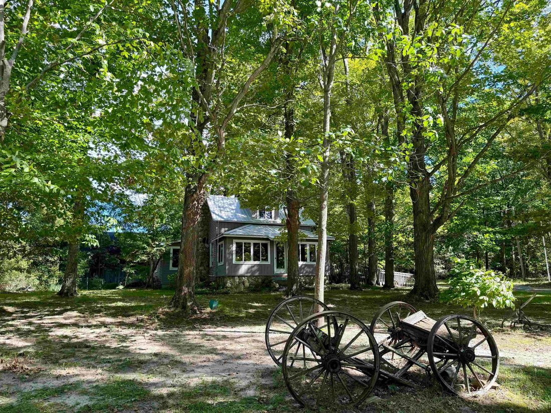 House in Central Lake, Michigan, United States 3 - 18309005