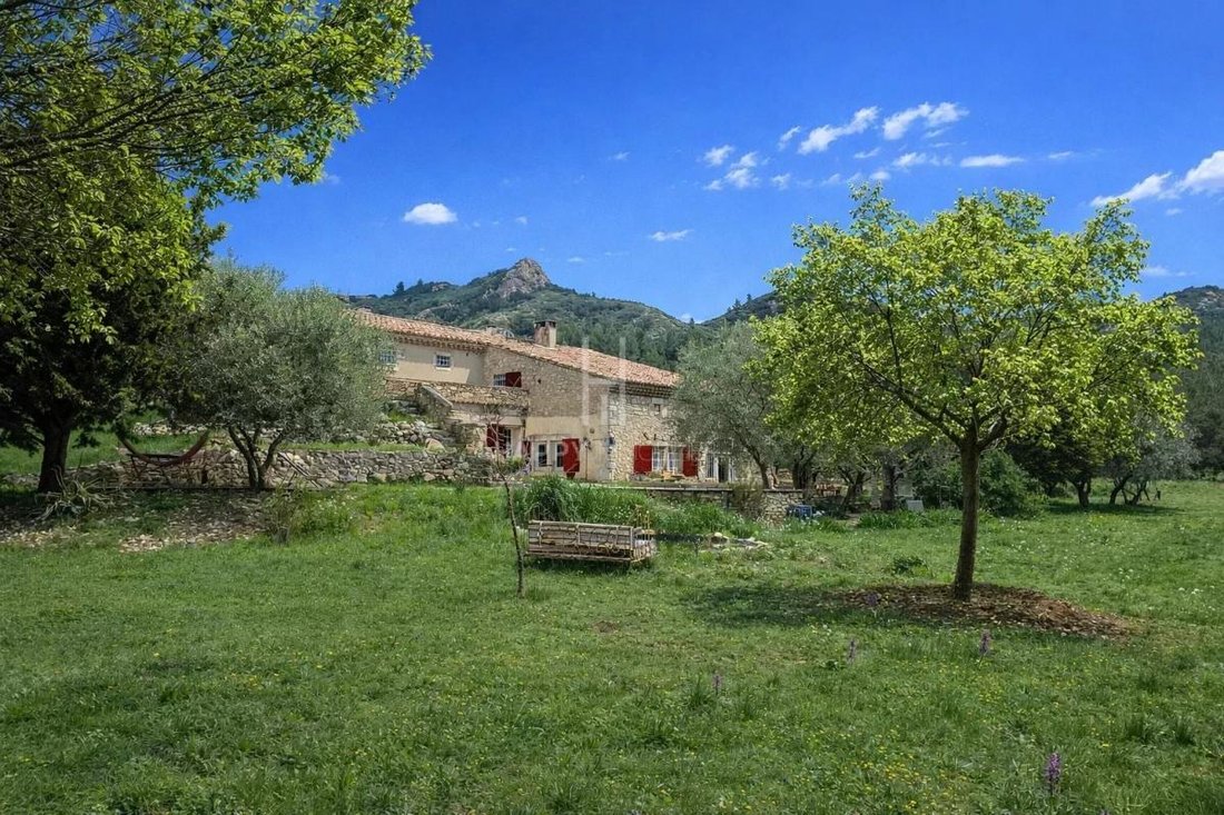 Casa en Eygalières, Provenza-Alpes-Costa Azul, Francia 1 - 18881448
