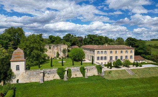Schloss in Montréal, Okzitanien, Frankreich 1