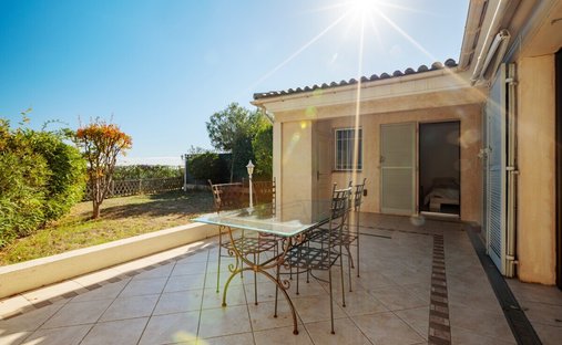 Maison à Village, Villeneuve-Loubet, France 1