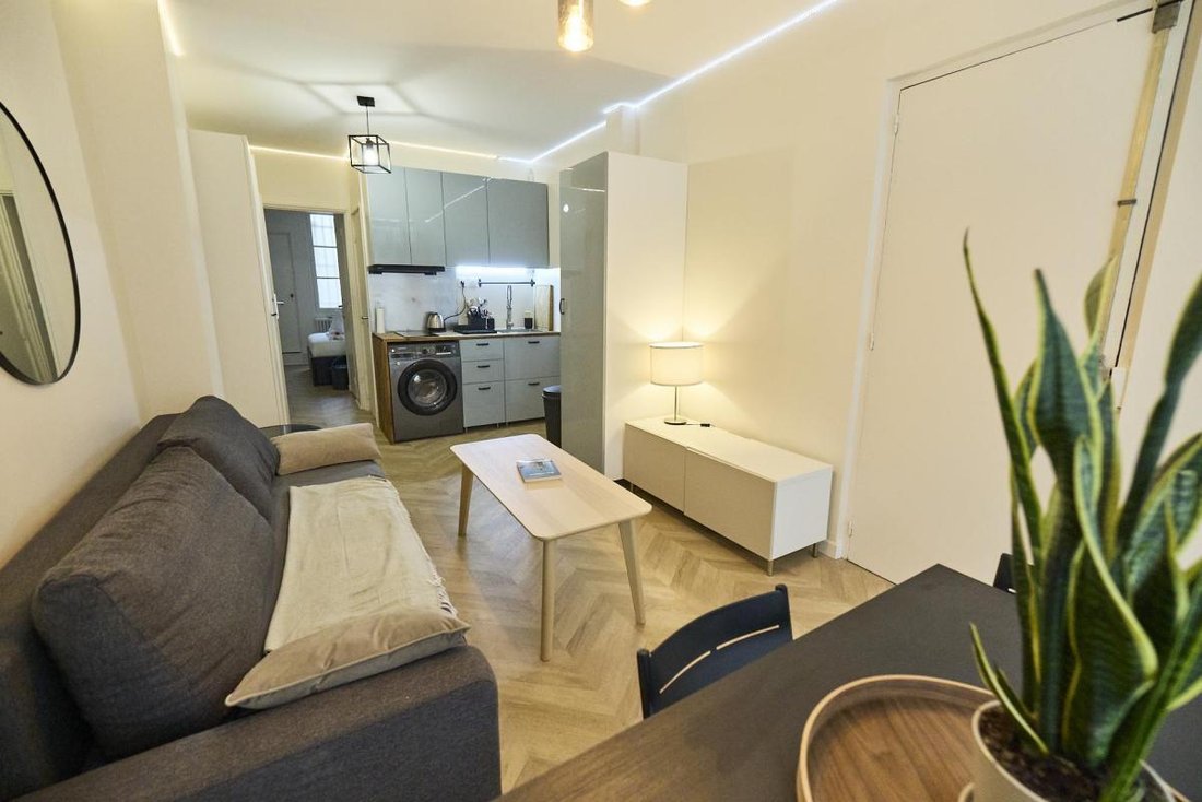 Apartment in La Fourche-Guy Môquet, Paris 17e Arrondissement, Paris 2 - 18884708