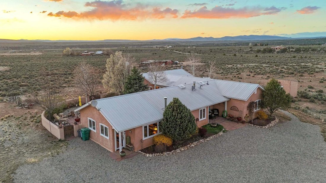 House in Arroyo Hondo, New Mexico, United States 2 - 18888588