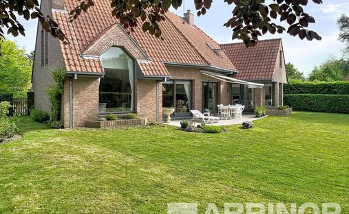 Haus in Bousbecque, Nordfrankreich, Frankreich 1