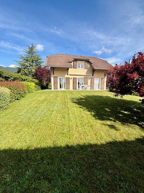 Casa en Divonne-les-Bains, Auvernia-Ródano-Alpes, Francia 1 - 18884996