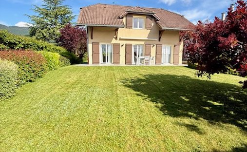 Casa a Divonne-les-Bains, Auvergne-Rodano-Alpi, Francia 1