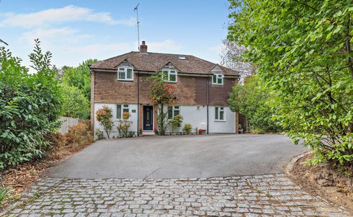 Haus in Wrecclesham, Lower Bourne, England 1