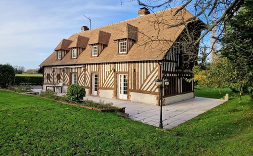 Casa a Est, Lisieux, Francia 1