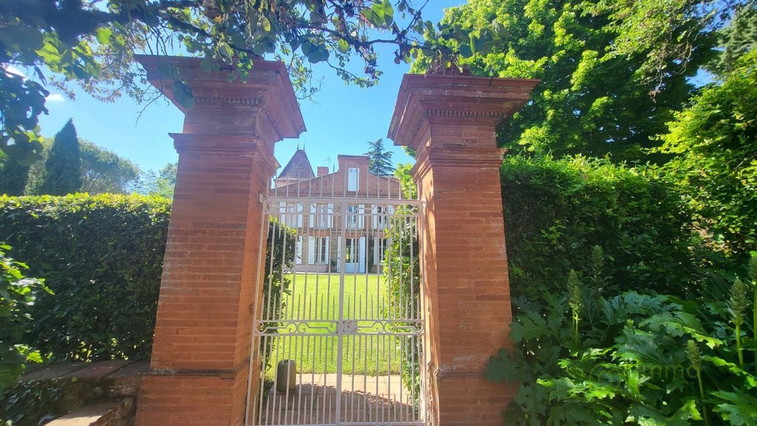 Schloss in Caraman, Okzitanien, Frankreich 1 - 18884578