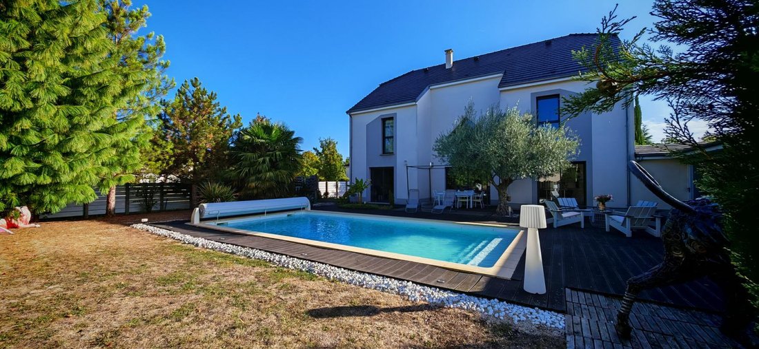 Villa à Saint-Julien-les-Villas, Grand Est, France 1 - 18880559